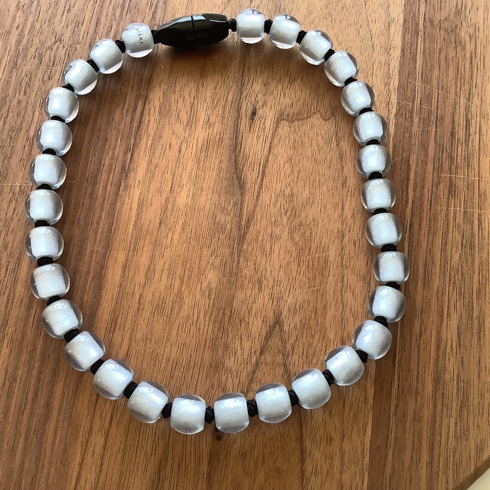 ZSISKA DESIGN - MAGNETIC CLOSURE NECKLACE - PRECIOUS - Pale Blue